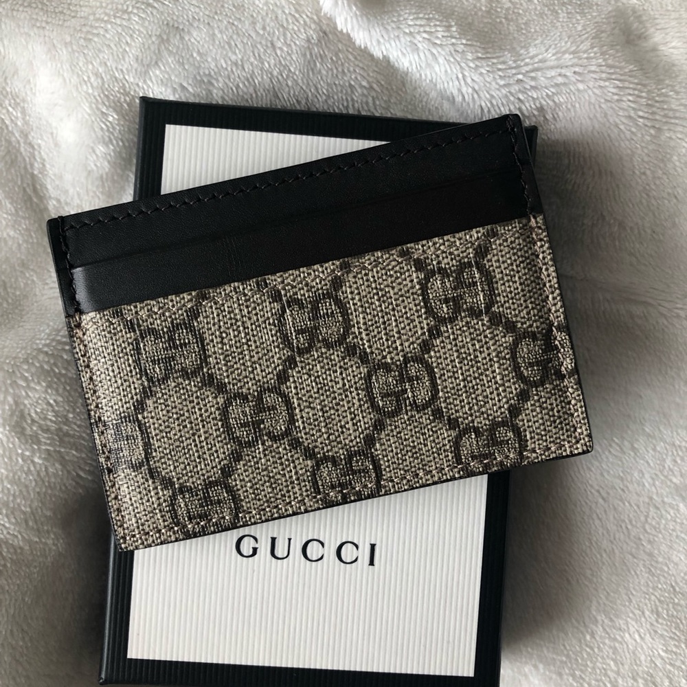 Gucci Supreme Card Holder